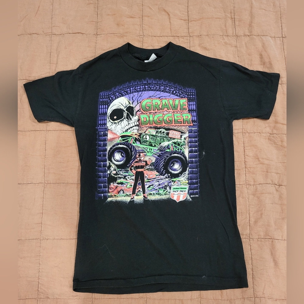 "Grave Digger" tshirt. Men's M.